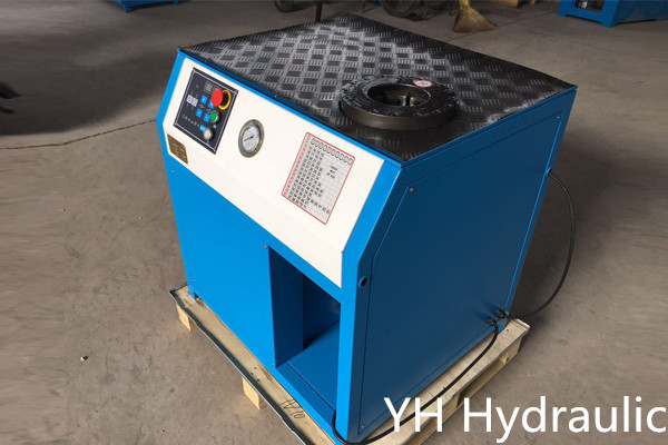 Stroj na lisovanie matíc